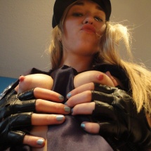 Seksi policajka Trazim nevaljale decake da ih kaznim